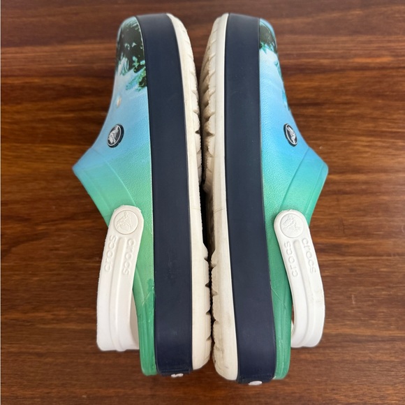 Crocs Classic Tropical Palm Tree Clogs Unisex M8 / W10 Blue Beach Summer Slip On - Picture 3 of 10